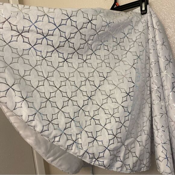 White fleece modern silver print Christmas Tree Skirt Round 49” Holiday Decor - Picture 5 of 8